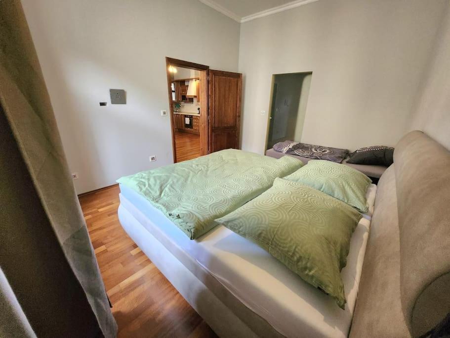 Spacious Apartment 6Min From The Dancing House Prague Ngoại thất bức ảnh