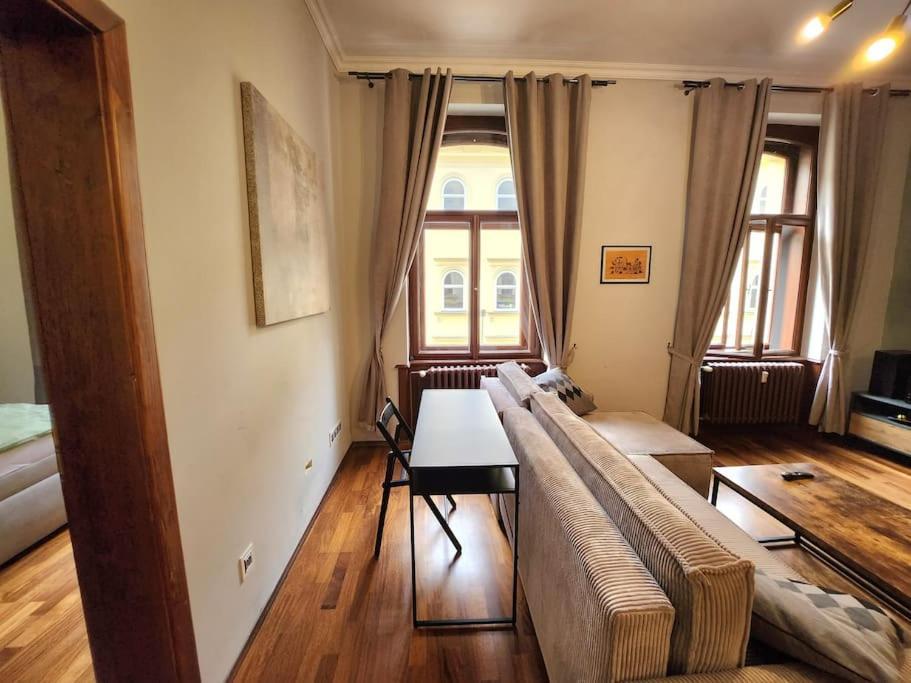 Spacious Apartment 6Min From The Dancing House Prague Ngoại thất bức ảnh
