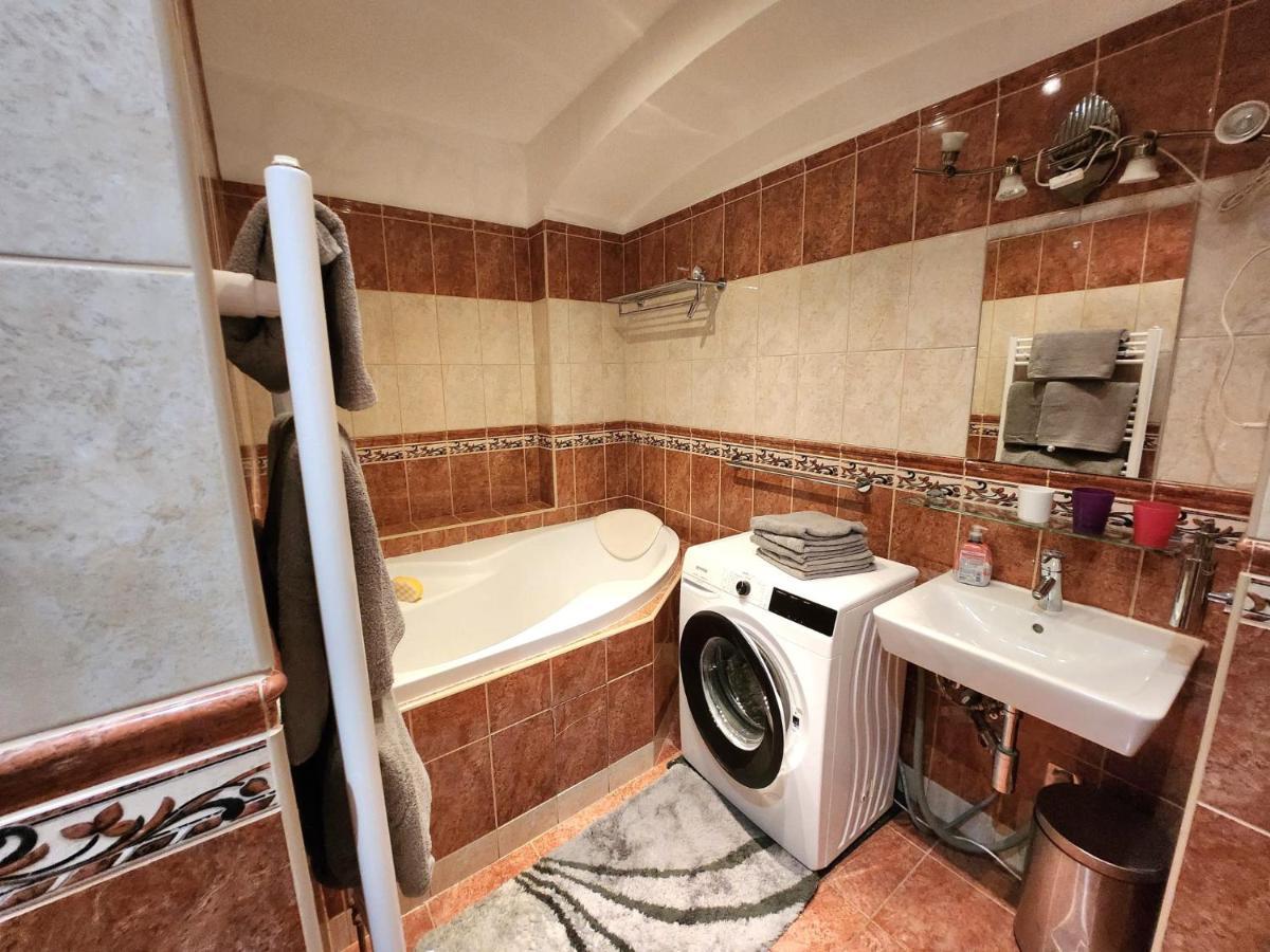 Spacious Apartment 6Min From The Dancing House Prague Ngoại thất bức ảnh